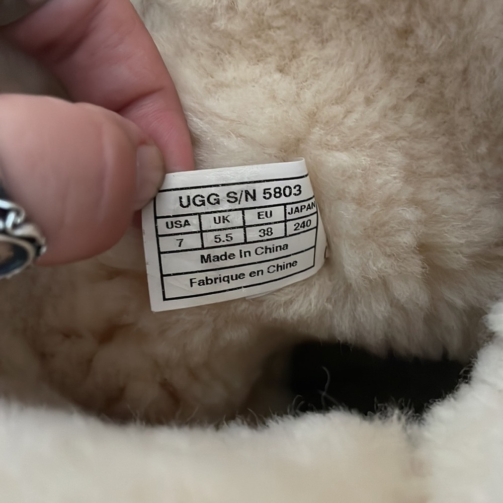 Bailey Button Uggs - image 4